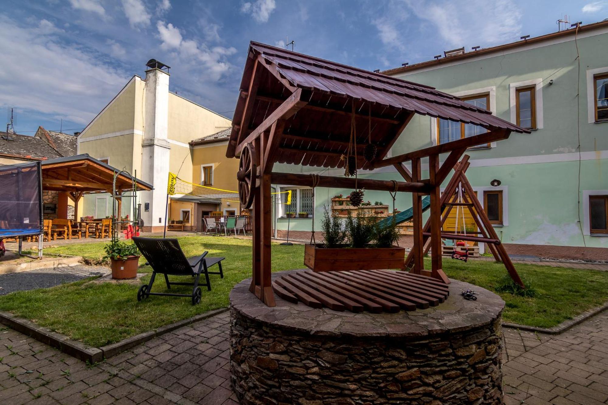 Penzion A Restaurace U Vladare Toužim エクステリア 写真